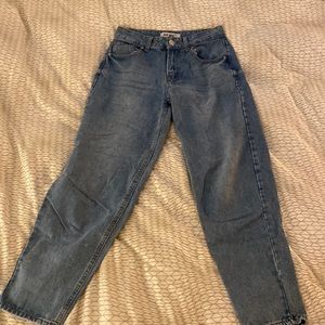 LOW RISE JEANS